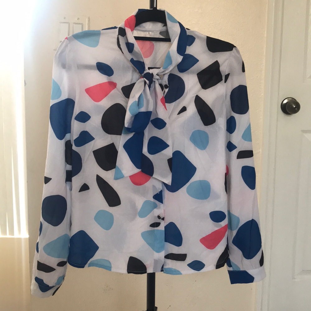Bow tie neck shirt
